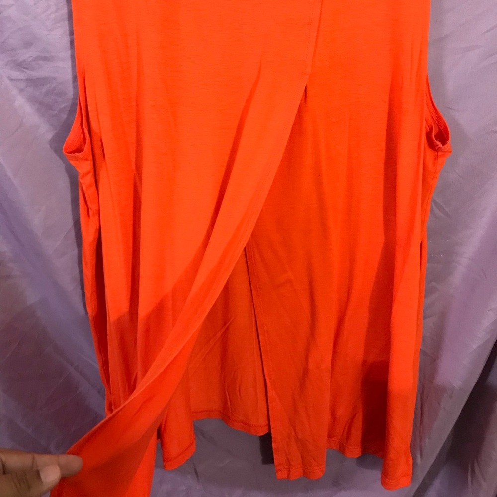 Old Navy basic tank - Picture 3 of 3
